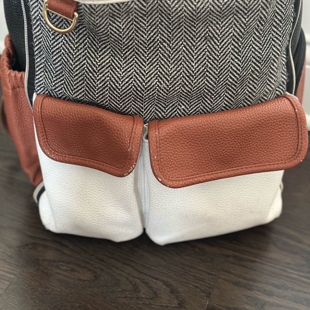Itzy Ritzy Brown and White Baby Diaper Bag with Leather Accents - Picture 5 of 11